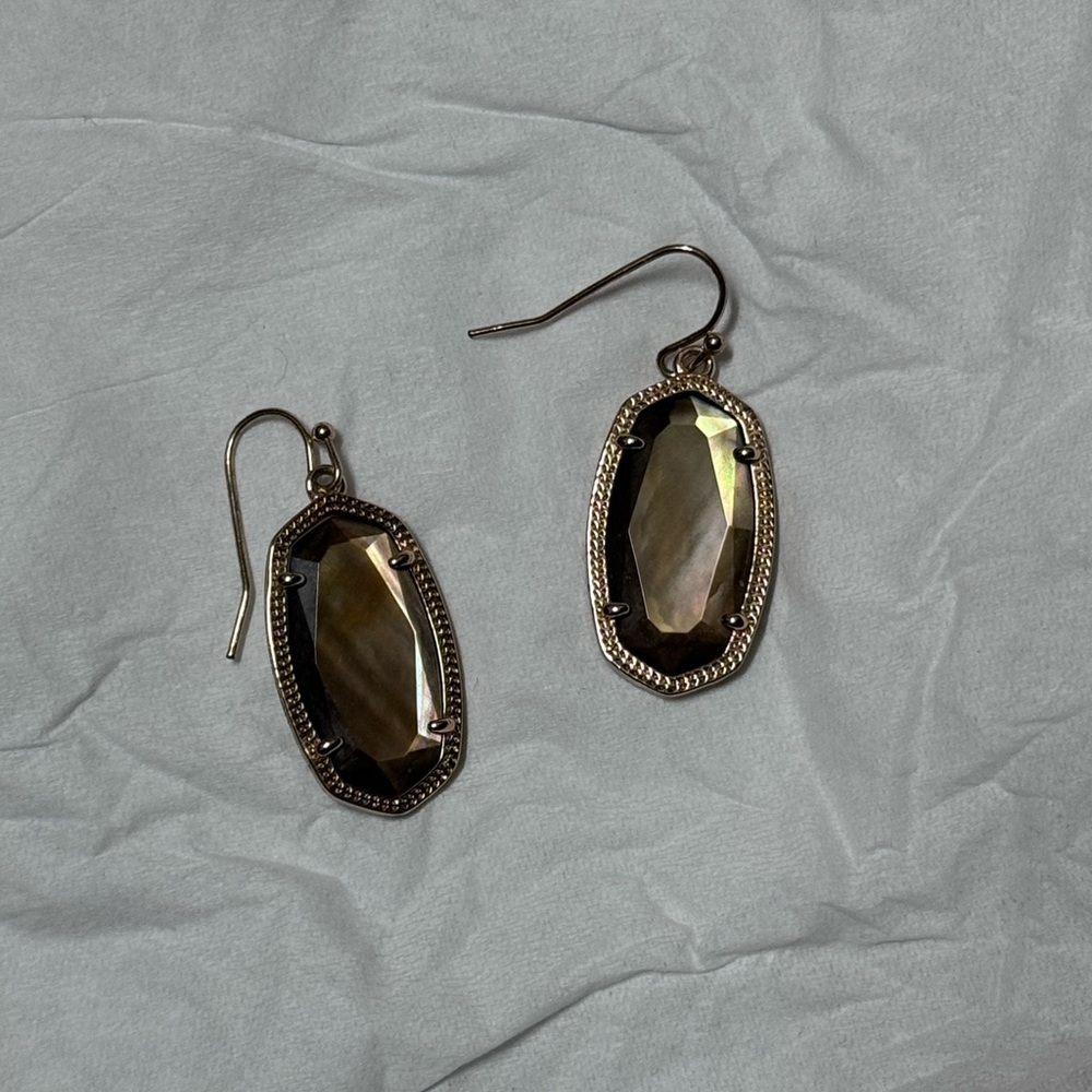 Kendra Scott earrings. Brown